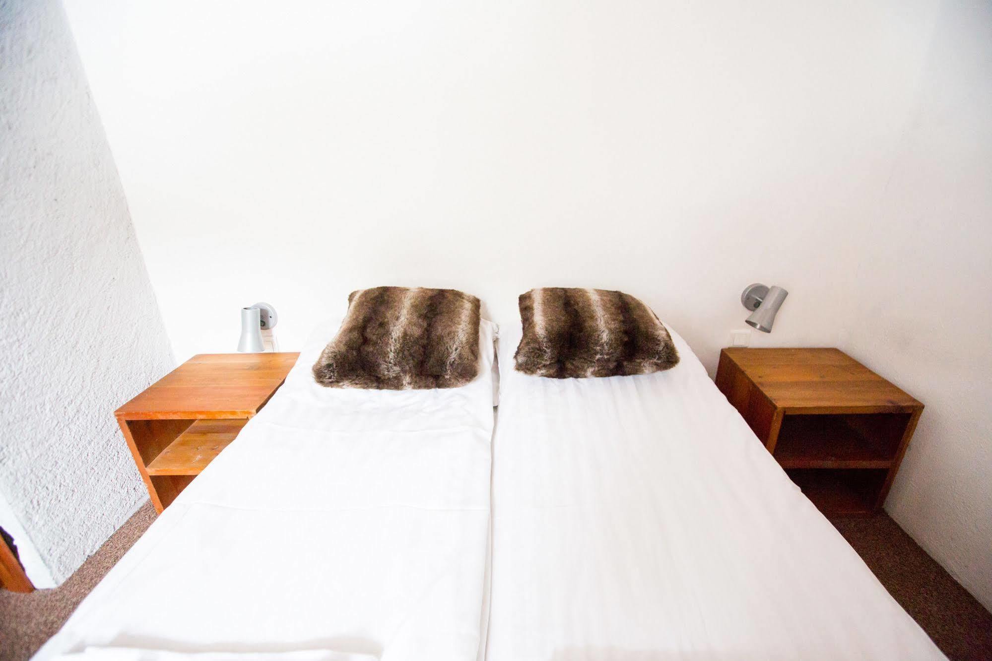 Langley Hotel La Vieille Ferme 라살르레알프 외부 사진