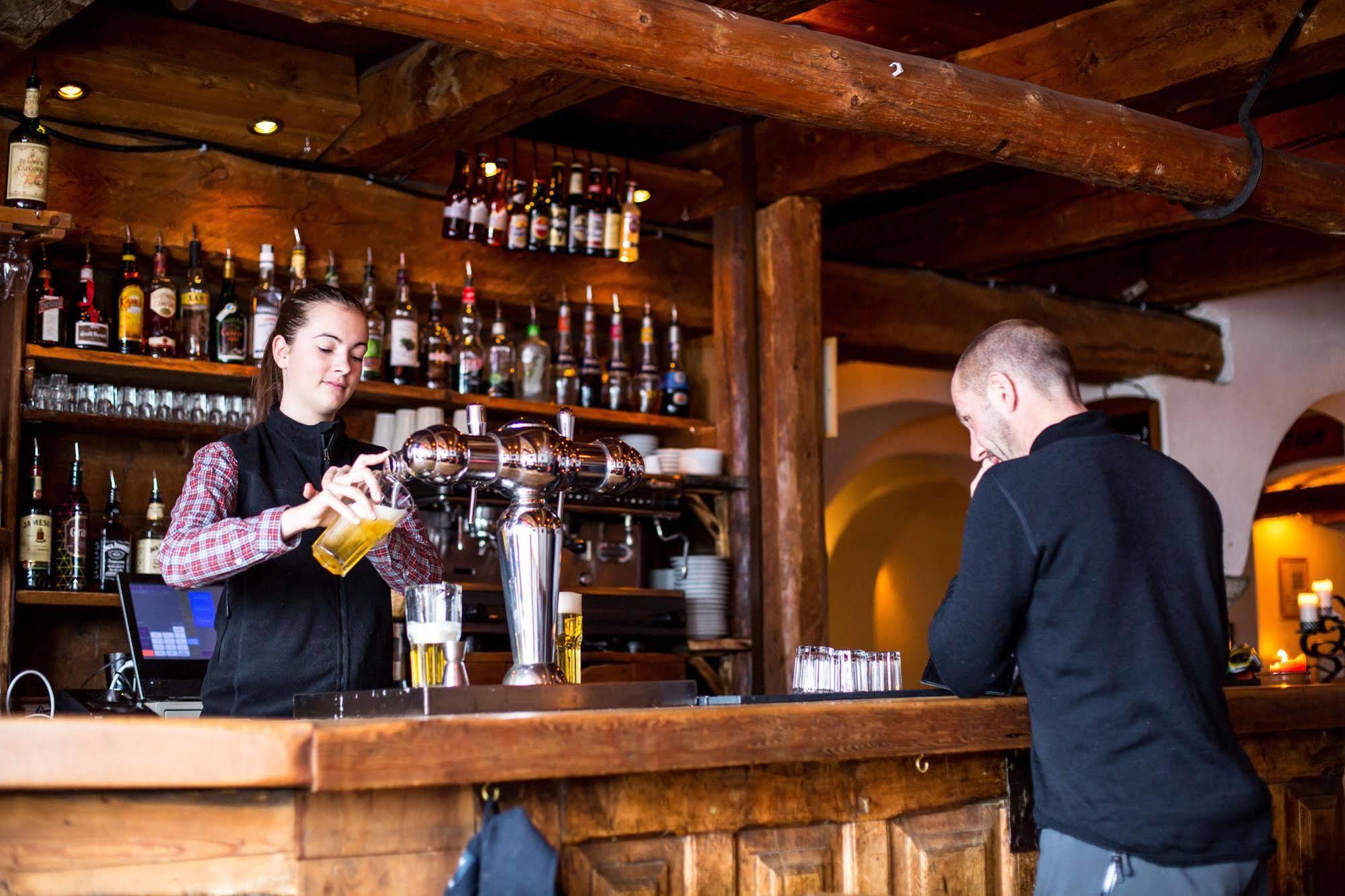 Langley Hotel La Vieille Ferme 라살르레알프 외부 사진