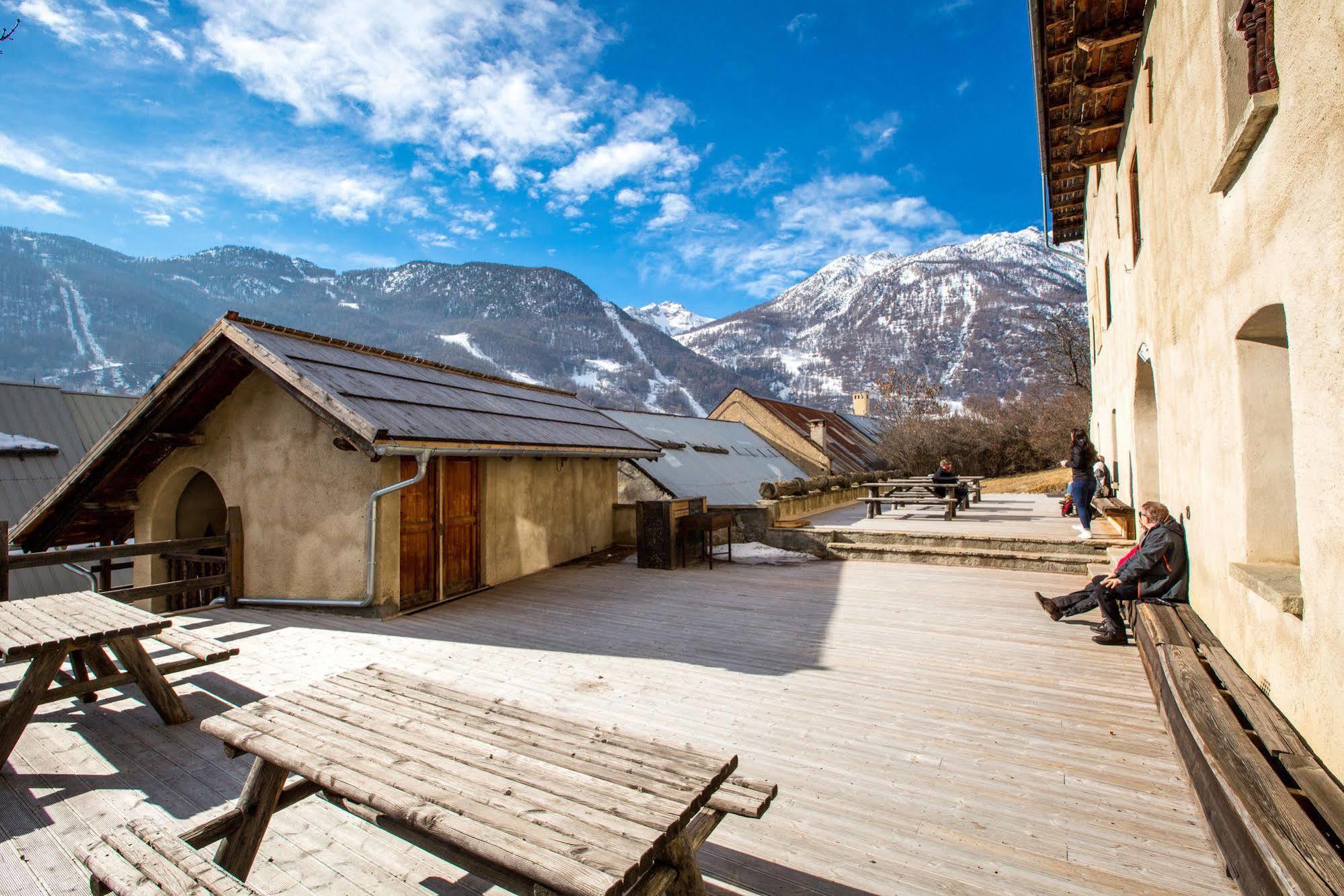 Langley Hotel La Vieille Ferme 라살르레알프 외부 사진